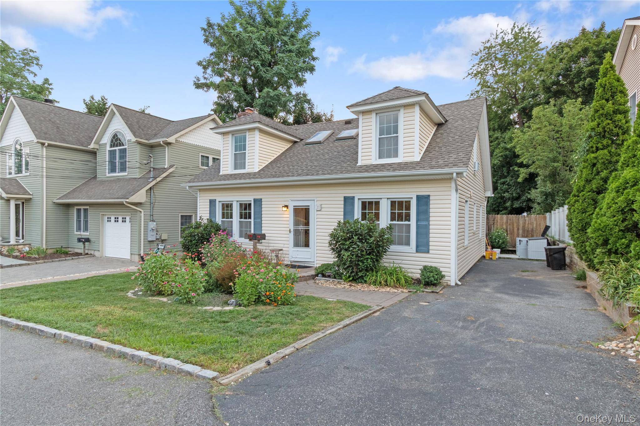 11 Bay ST, Bayville, NY 11709