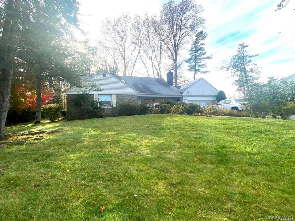 60 Gristmill LN, Great Neck, NY 11023