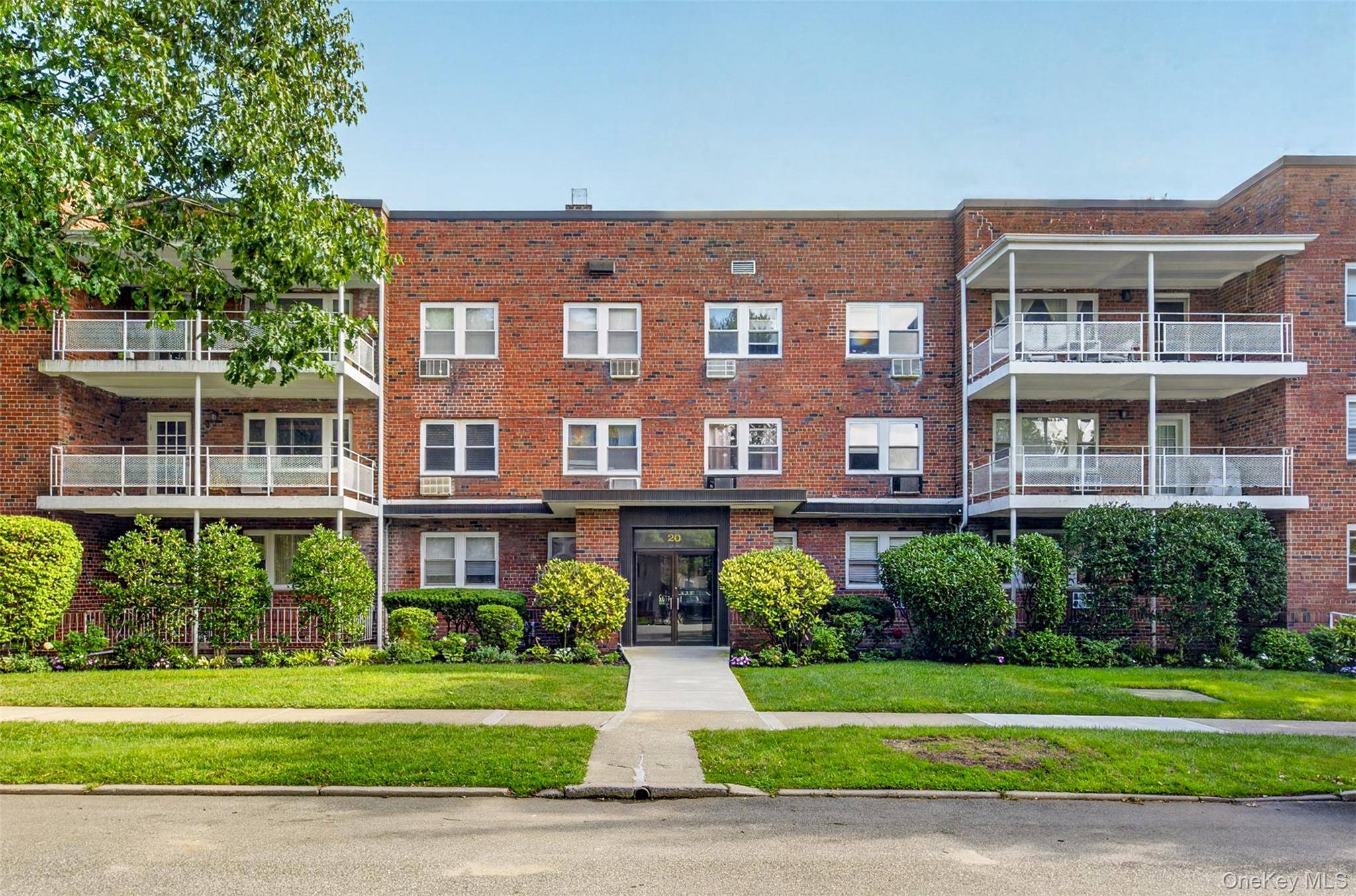 20 Hill Park AVE #1F, Great Neck, NY 11021