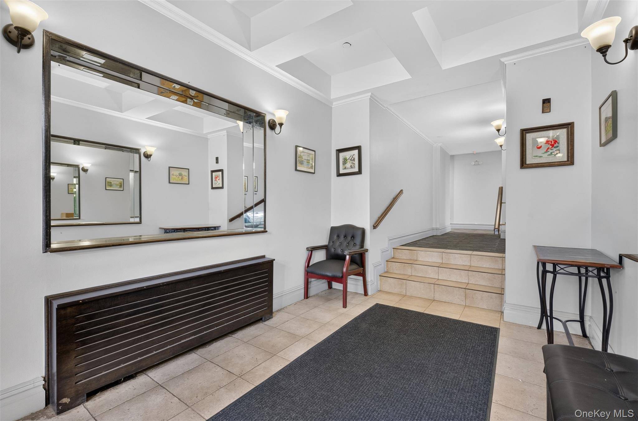 20 Hill Park AVE #1F, Great Neck, NY 11021