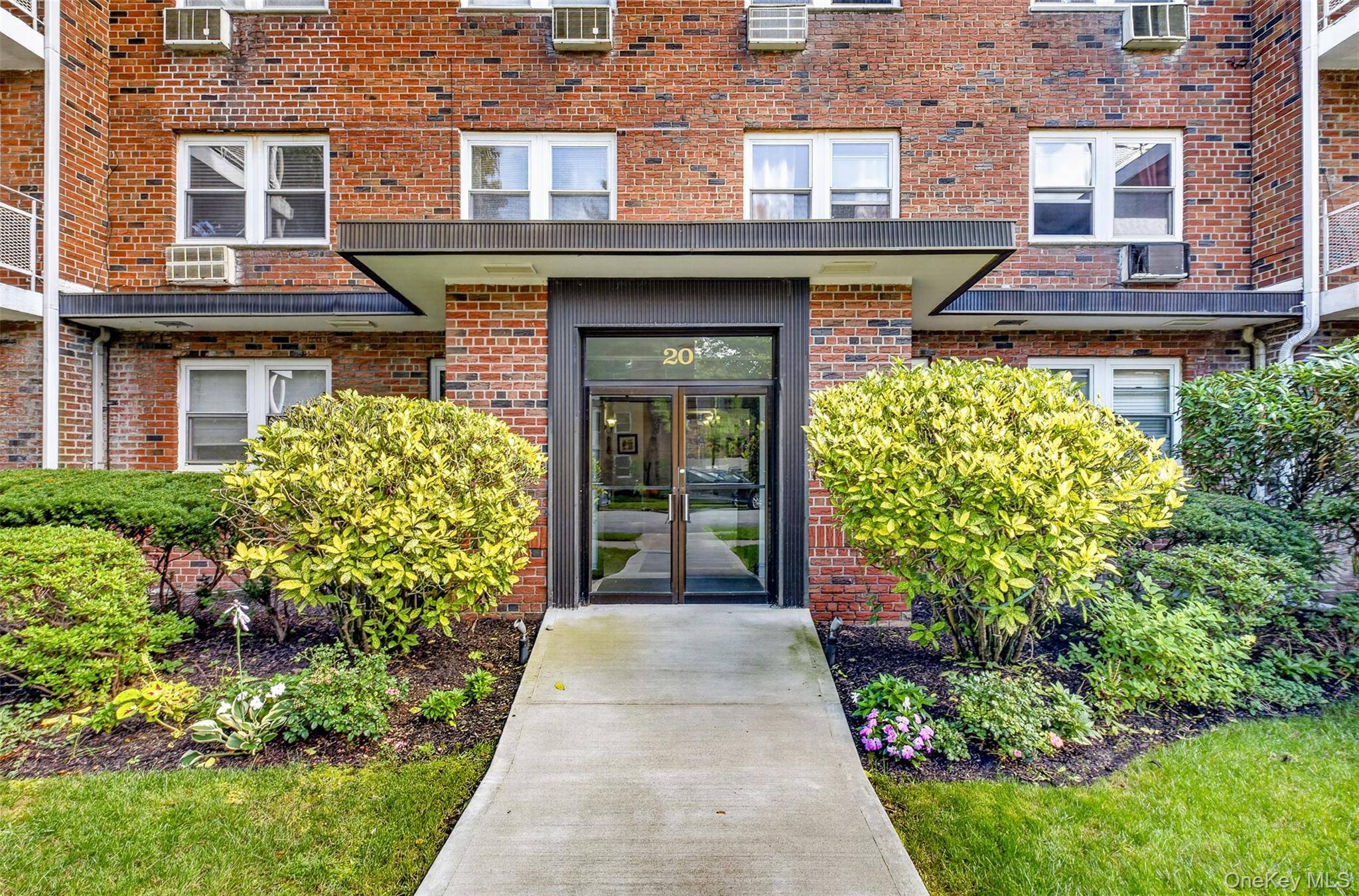 20 Hill Park AVE #1F, Great Neck, NY 11021