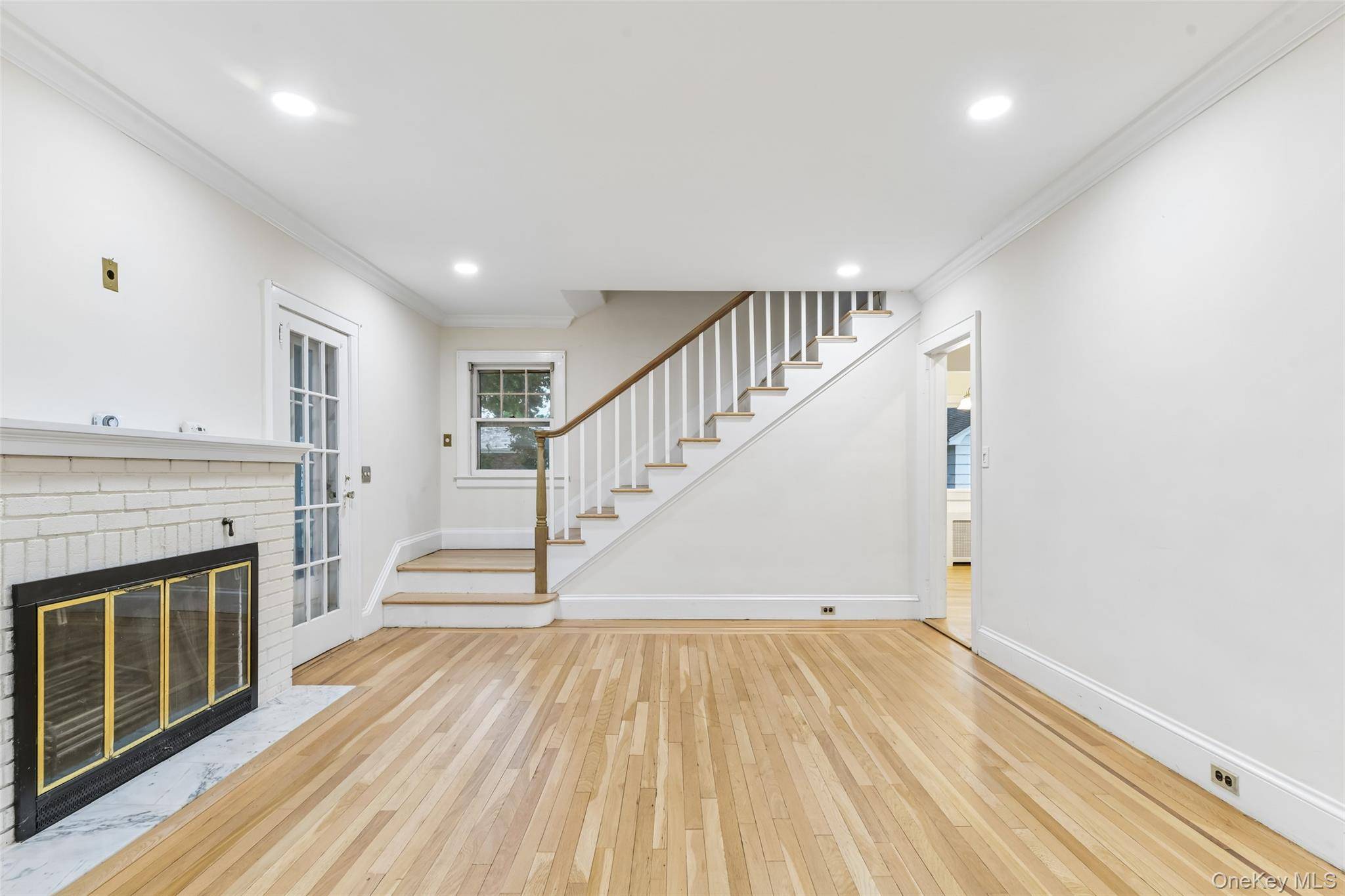 204 Auburn ST, East Williston, NY 11596