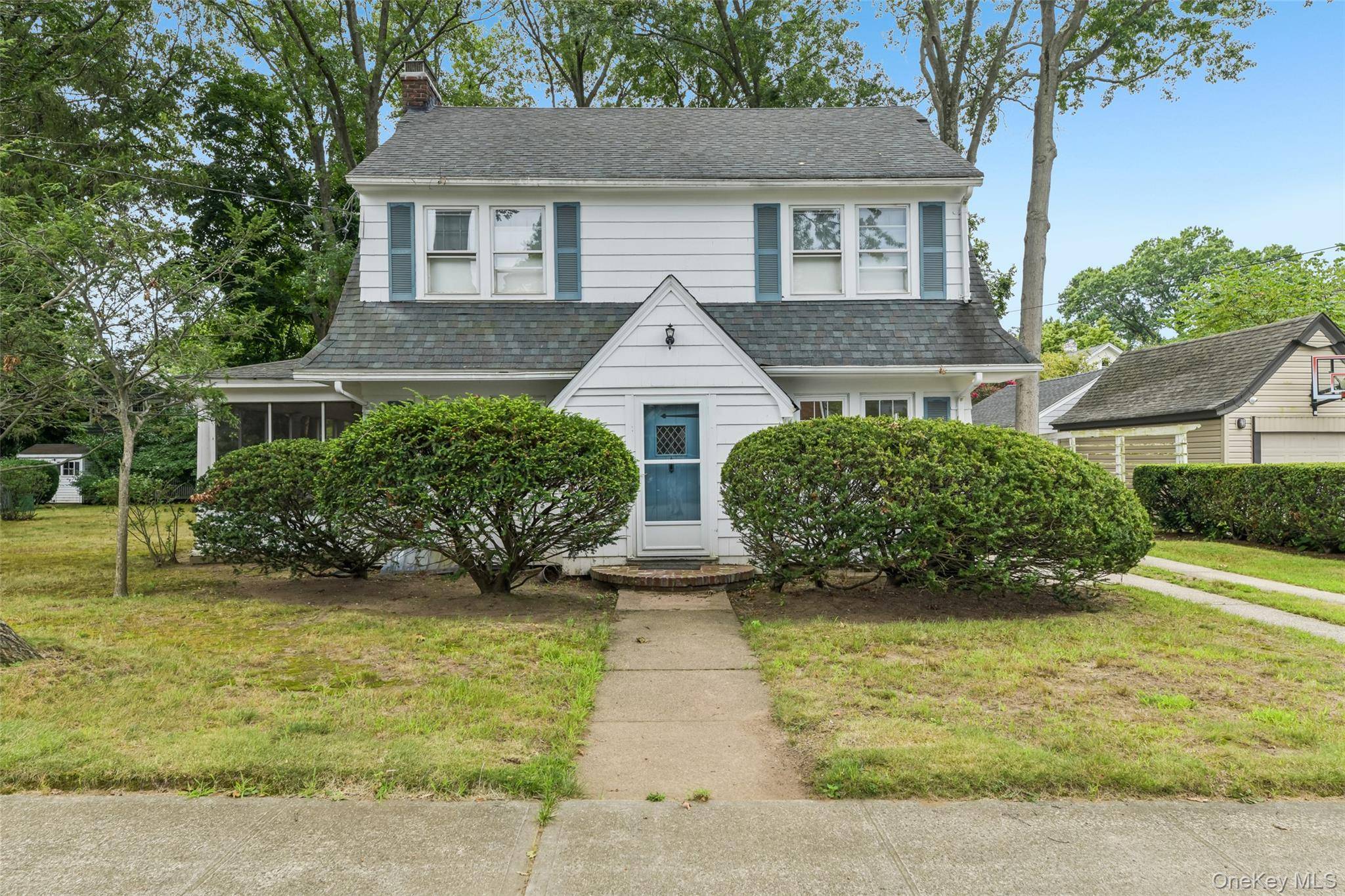 204 Auburn ST, East Williston, NY 11596