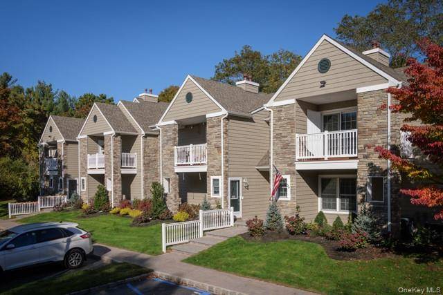 2304 Saddle Rock RD #2304, Holbrook, NY 11741