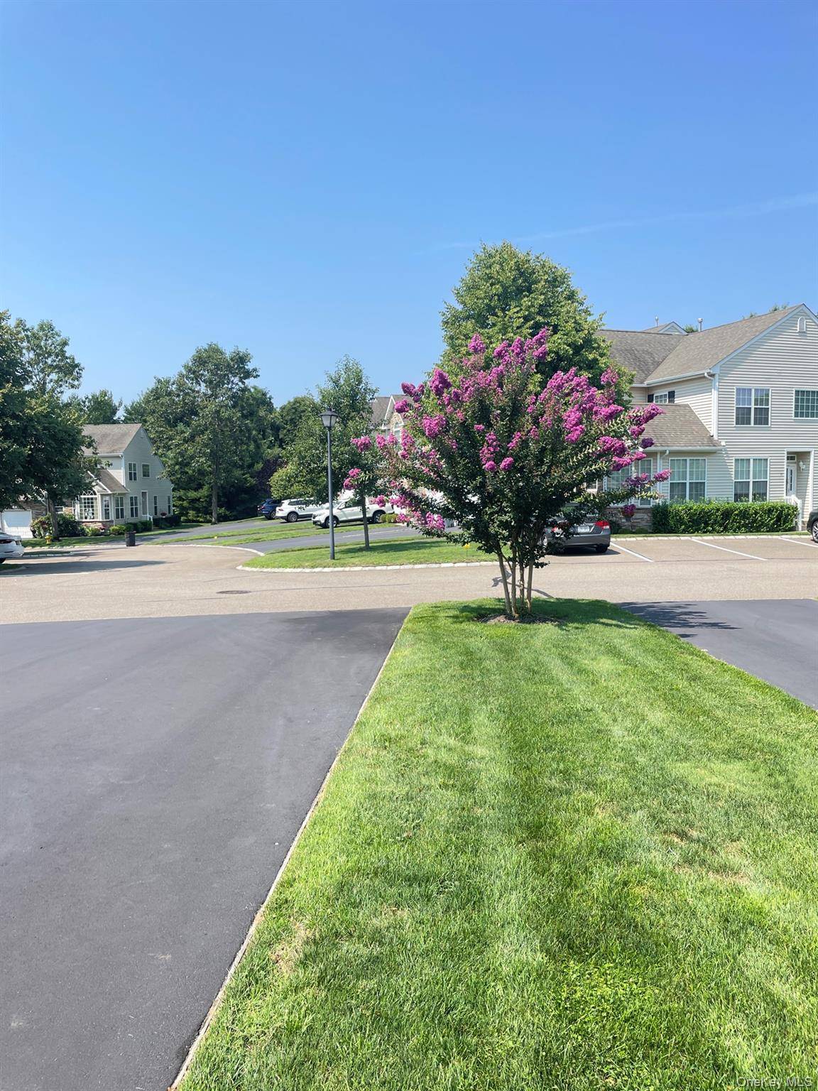 90 Manitou TRL, Kings Park, NY 11754