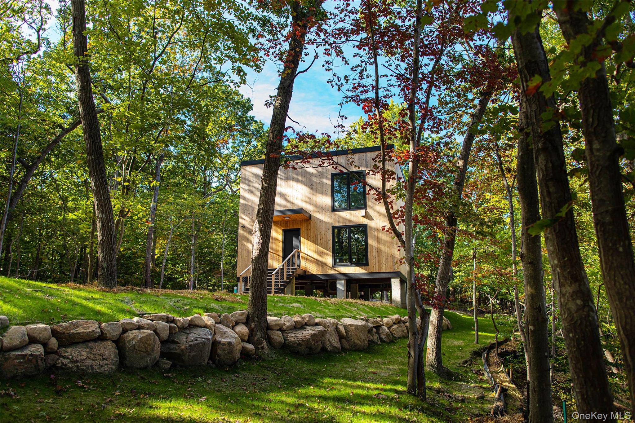 5 Oakwood DR, Wading River, NY 11792