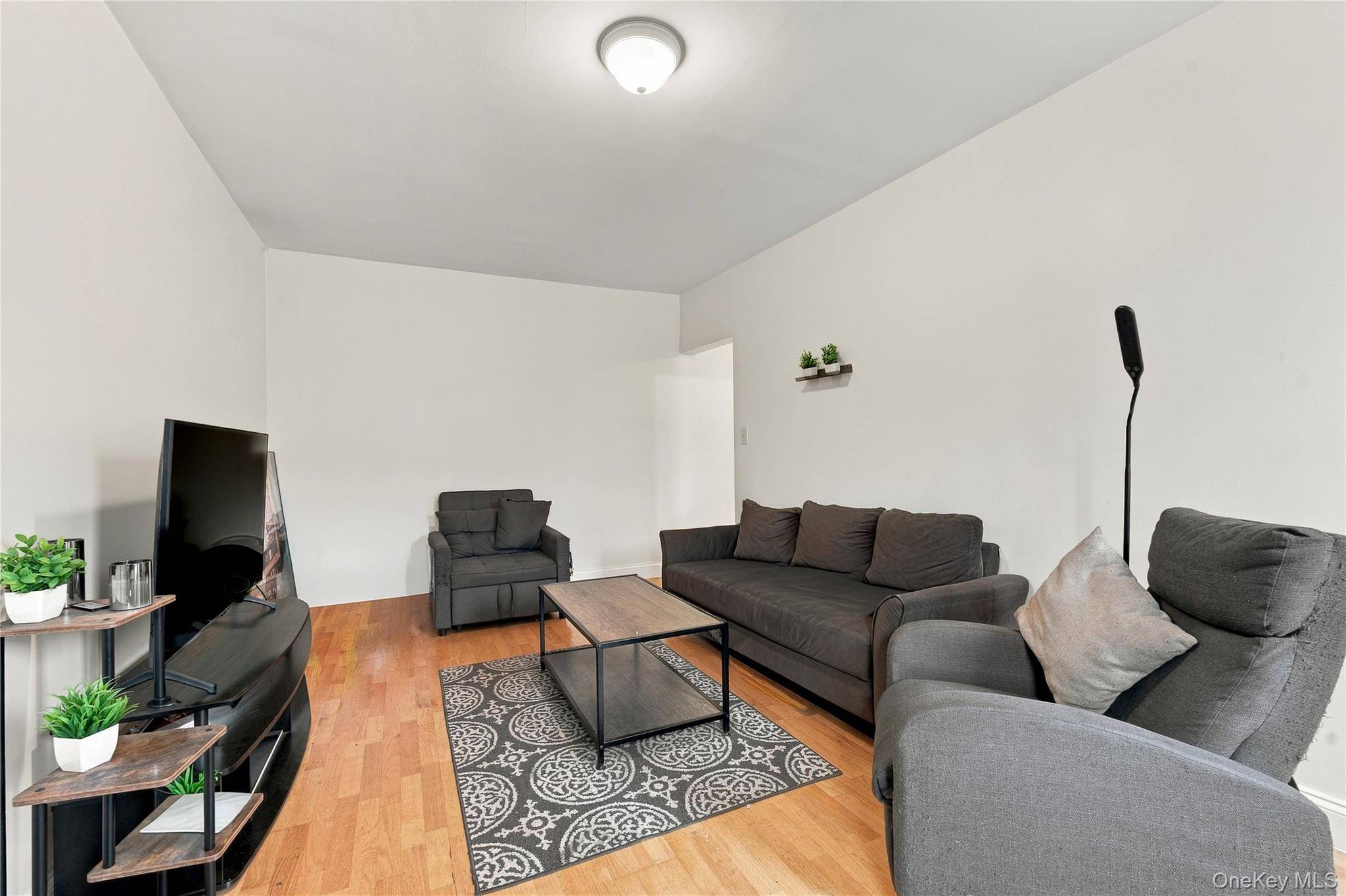 35-02 Ditmars BLVD #2FL, Astoria, NY 11105