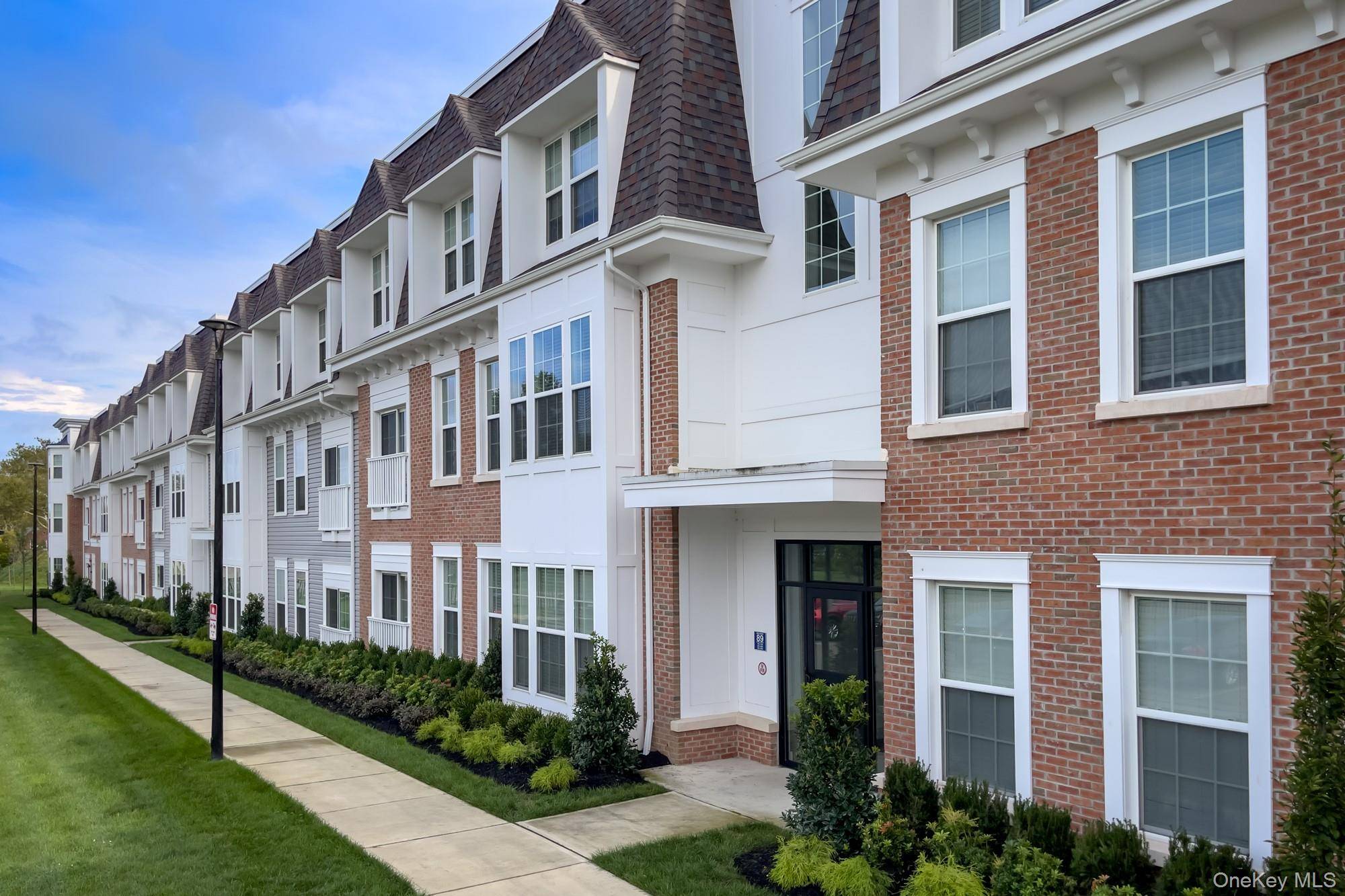 94302 Circle DR #94-302, Central Islip, NY 11722