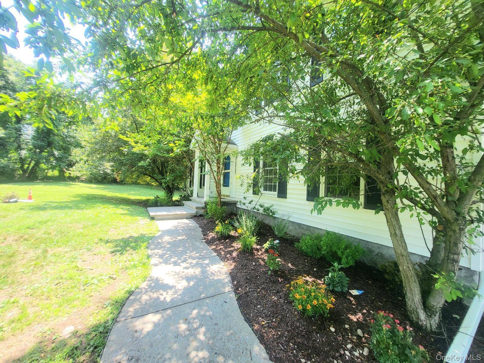 15 Blue Jay DR, Newburgh, NY 12550