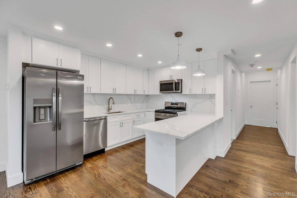 1431 Old Northern BLVD #6, Roslyn, NY 11576