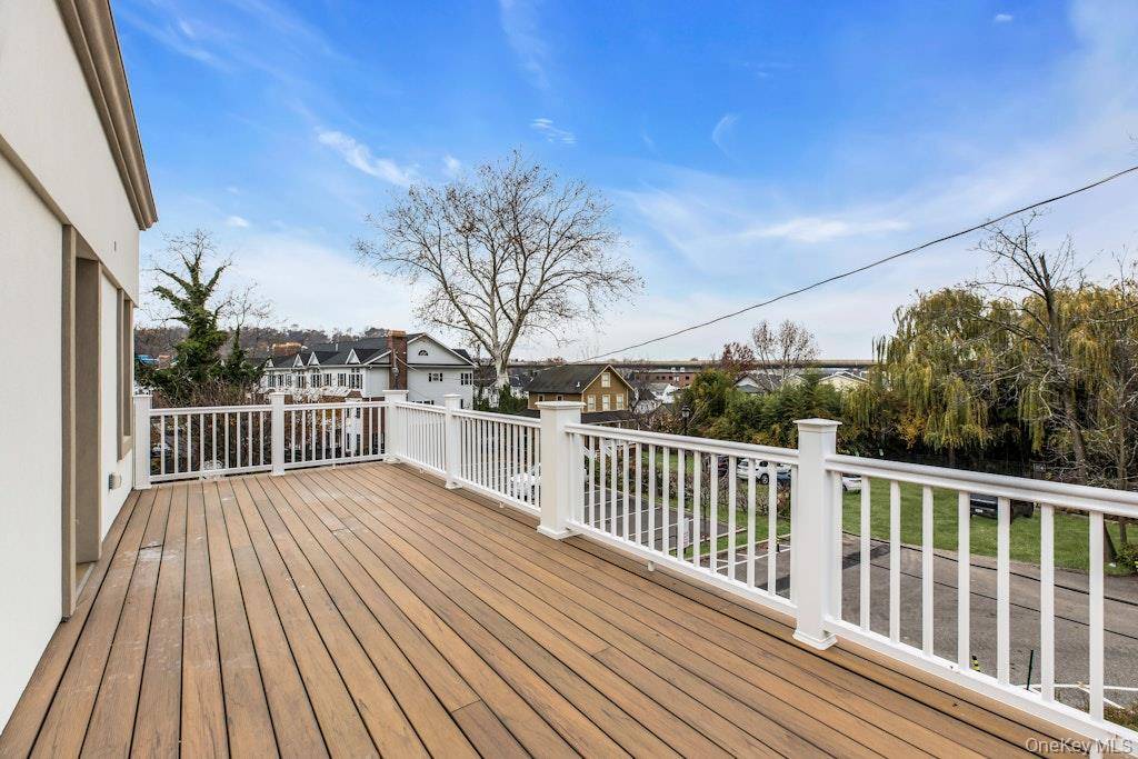 1431 Old Northern BLVD #5, Roslyn, NY 11576