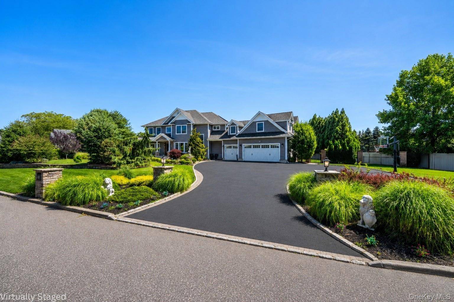 30 Hampton DR, Center Moriches, NY 11934