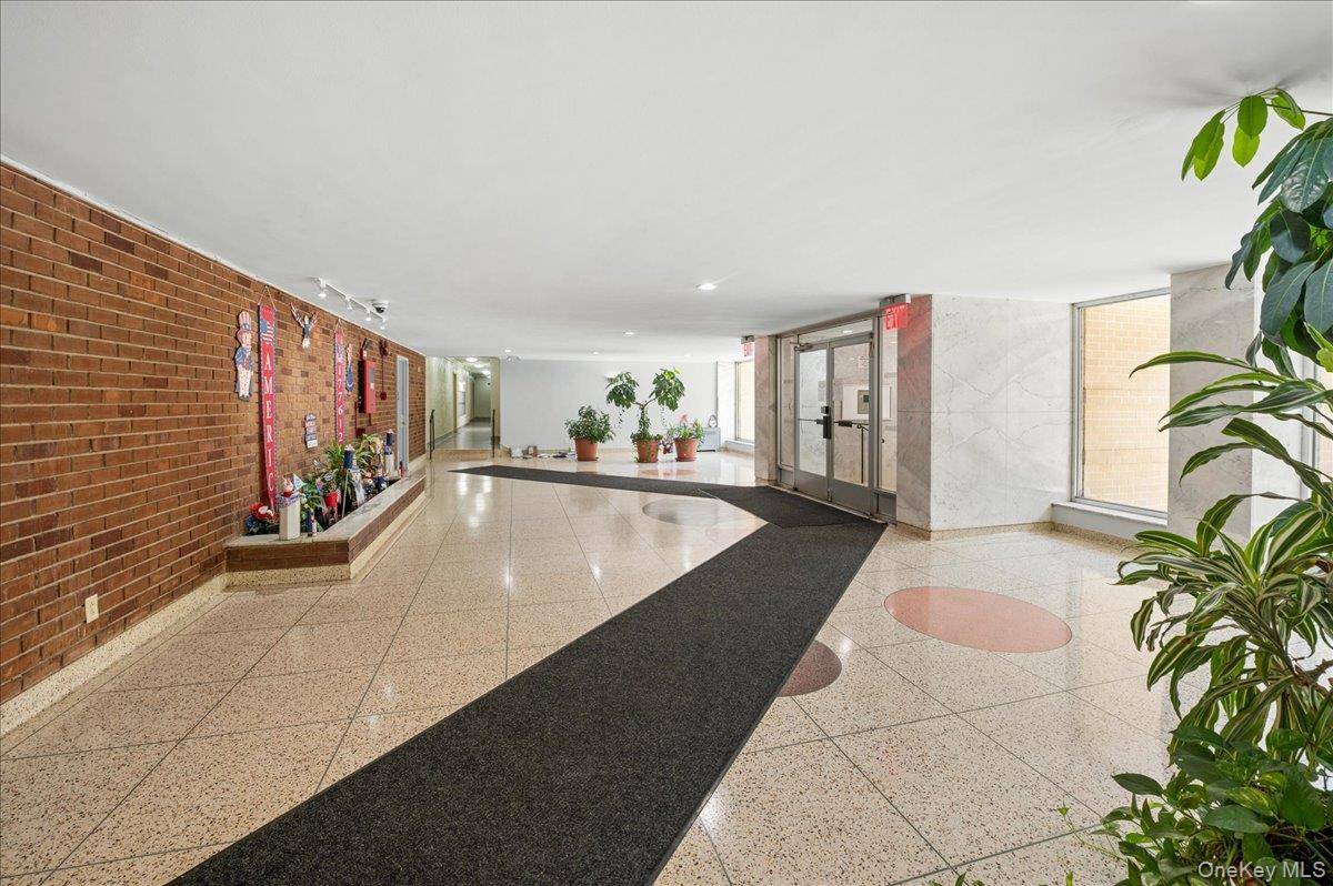 2 Sadore LN #6M, Yonkers, NY 10710