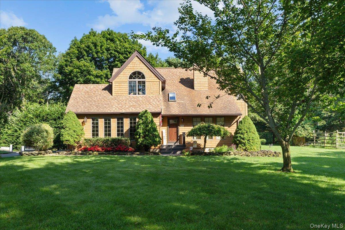 595 Greenfields LN, Southold, NY 11971