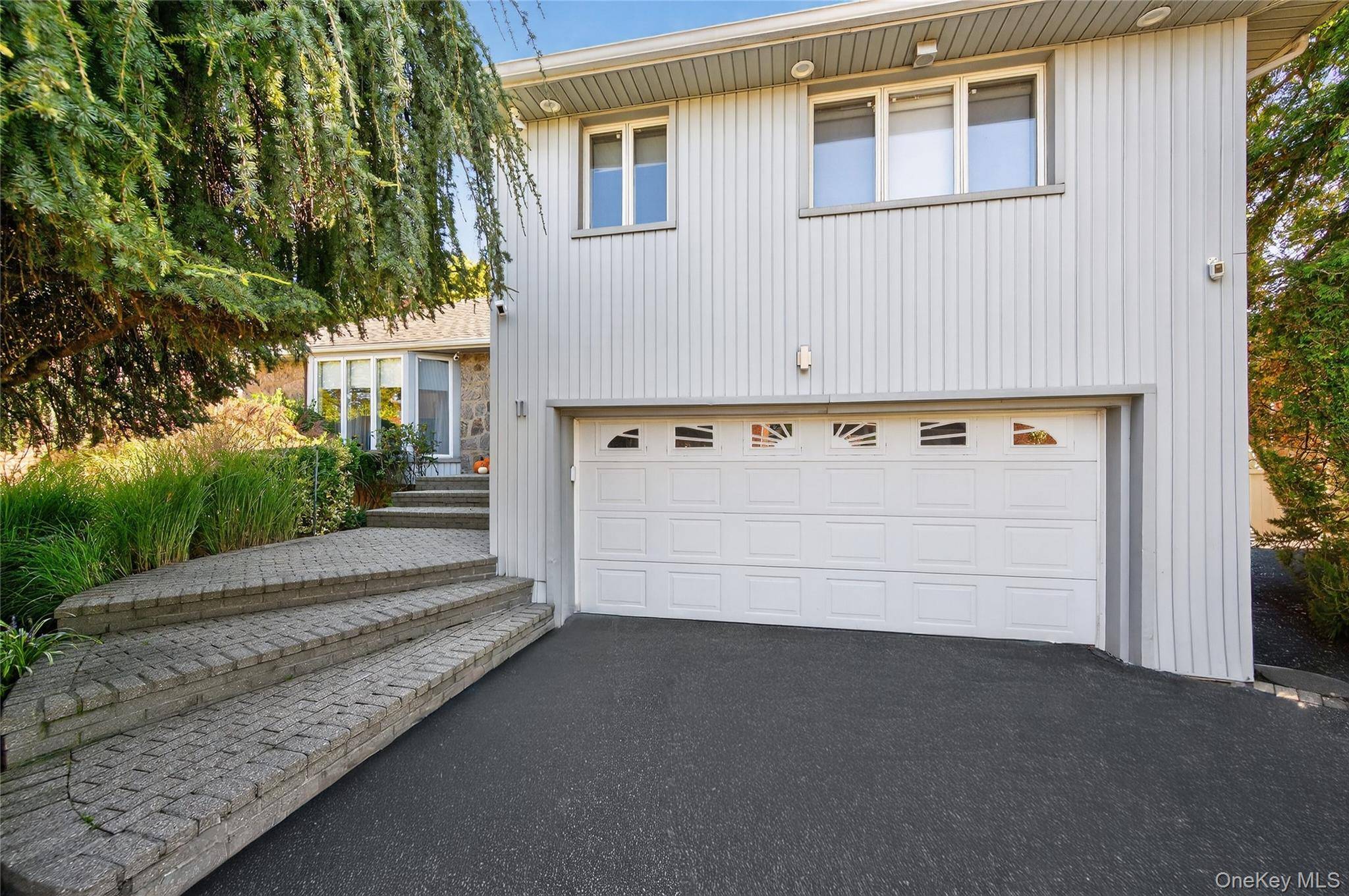 11 Sunbeam RD, Syosset, NY 11791