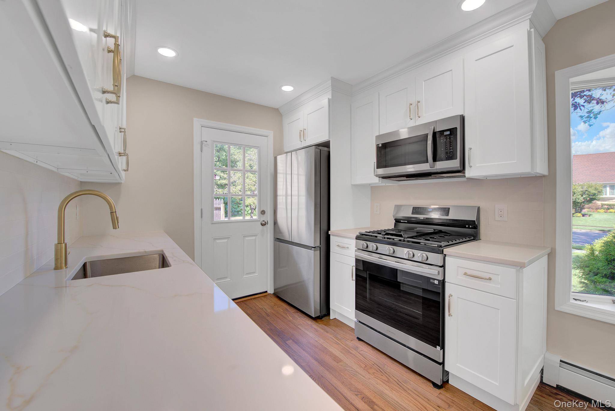 11 Parkwood RD, Westbury, NY 11590