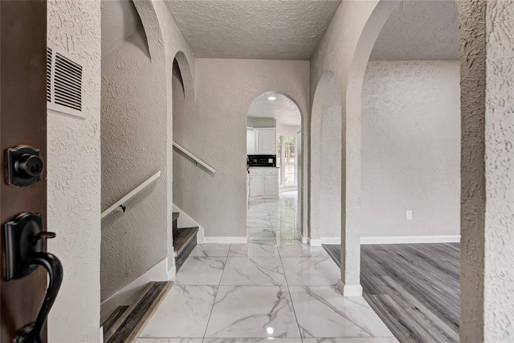 8009 Golden Oaks RD, Oklahoma City, OK 73127