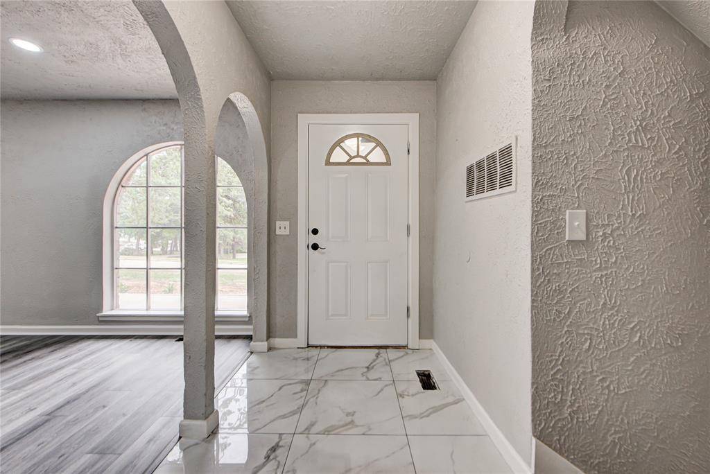 8009 Golden Oaks RD, Oklahoma City, OK 73127