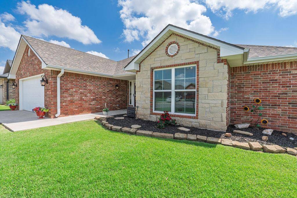 2232 Whispering Pine BLVD, Shawnee, OK 74804