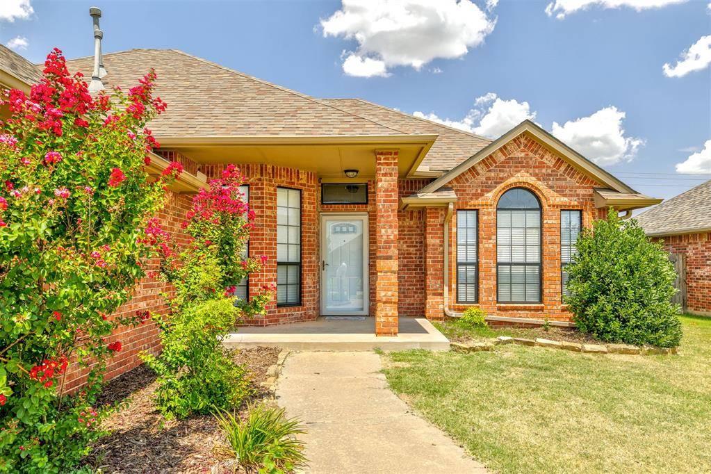 551 W Geronimo Court WAY, Mustang, OK 73064