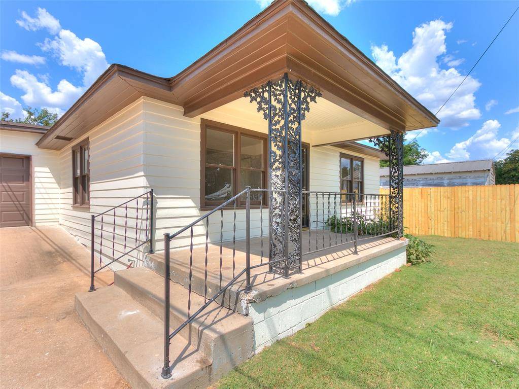906 W Ridgewood ST, Shawnee, OK 74801