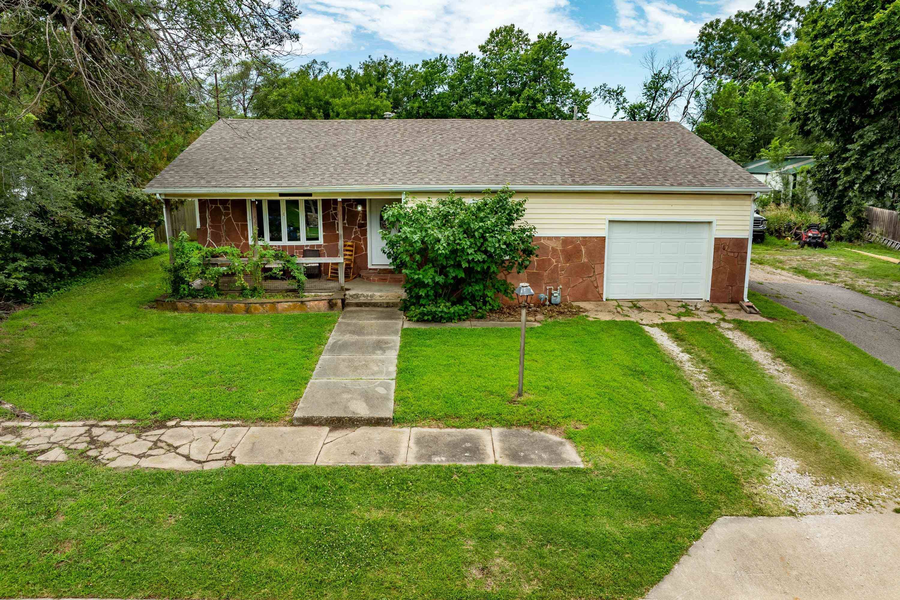 107 N Williams St, Udall, KS 67146
