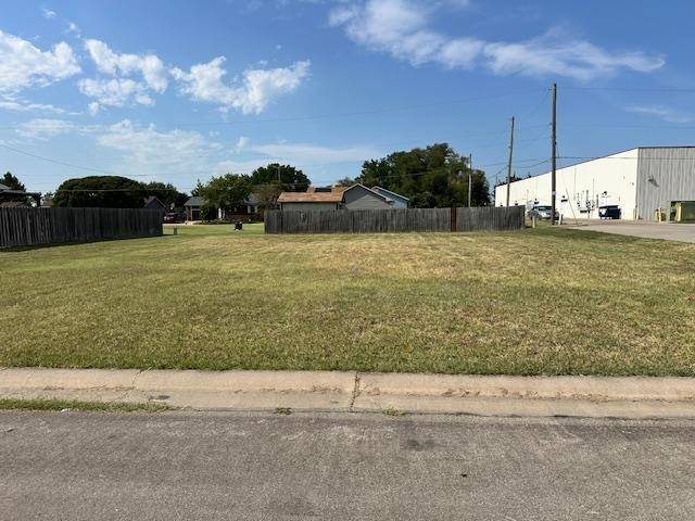416 Hickory Lane, Maize, KS 67101