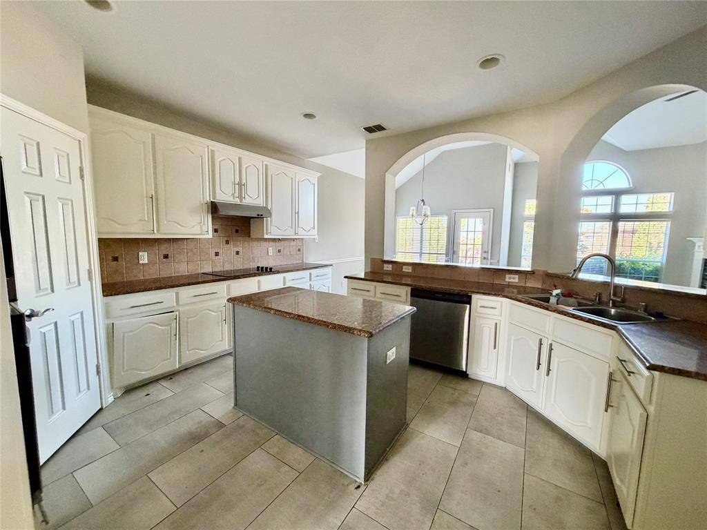 8408 Southern Prairie Drive, Fort Worth, TX 76123