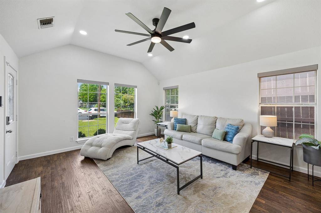 630 W Neely Street, Dallas, TX 75208