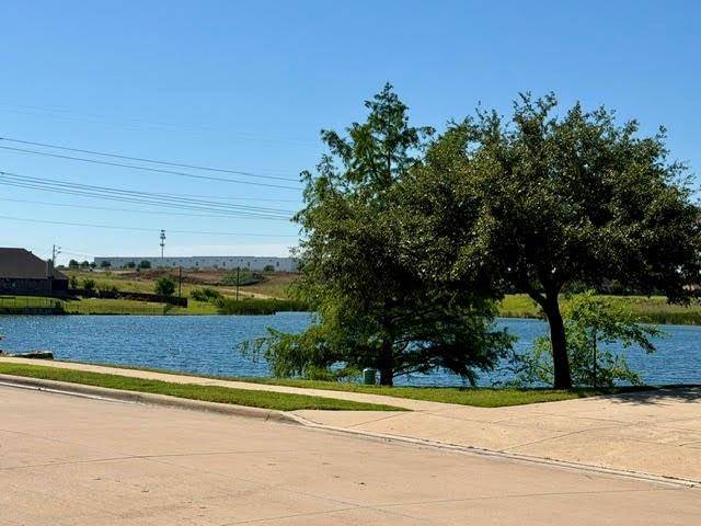 4521 Lakeside Hollow Street, Fort Worth, TX 76262