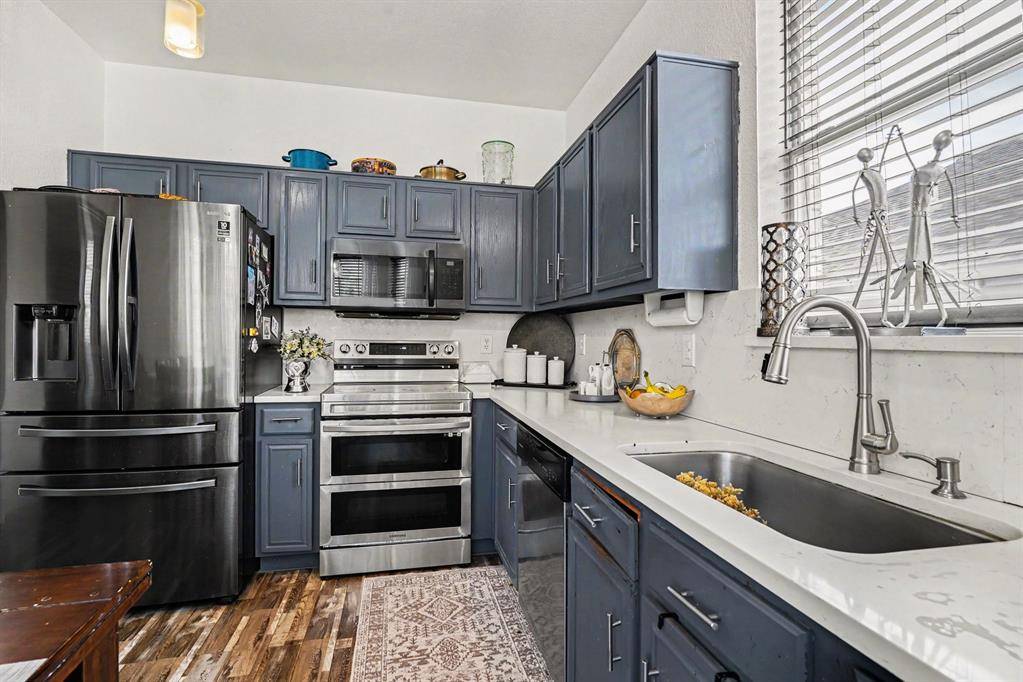 9936 Blue Bell Drive, Fort Worth, TX 76108