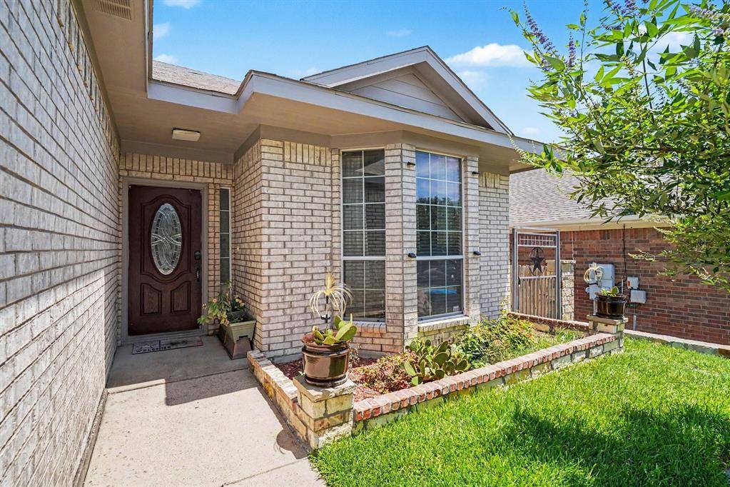 9936 Blue Bell Drive, Fort Worth, TX 76108