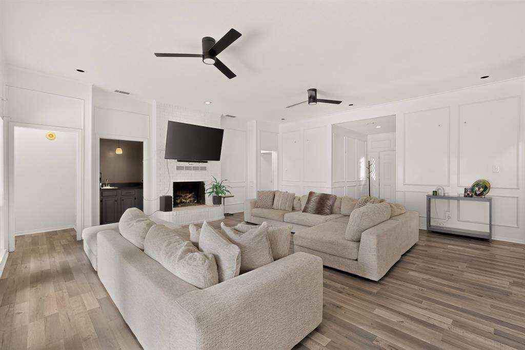 3900 N Shadycreek Drive, Arlington, TX 76013