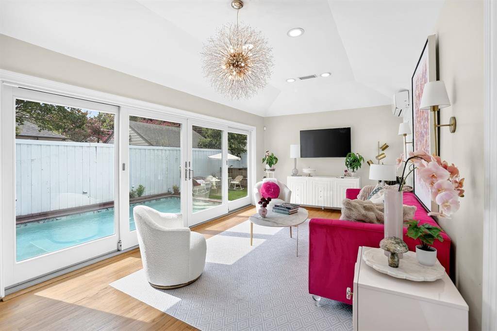 7015 Coronado Avenue, Dallas, TX 75214