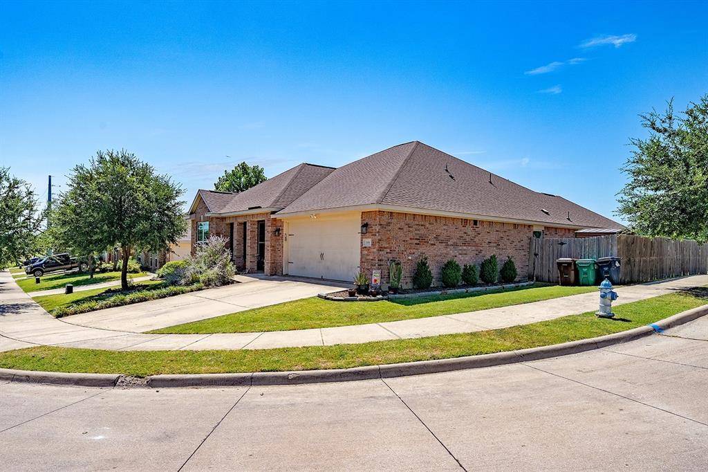 2416 Fall Leaf Court, Denton, TX 76209