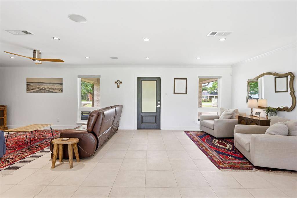 2815 Roosevelt Drive, Dalworthington Gardens, TX 76016
