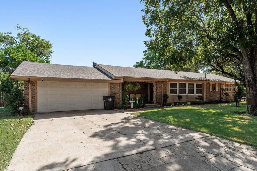 919 Surry Place Drive, Cleburne, TX 76033