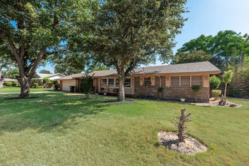 919 Surry Place Drive, Cleburne, TX 76033