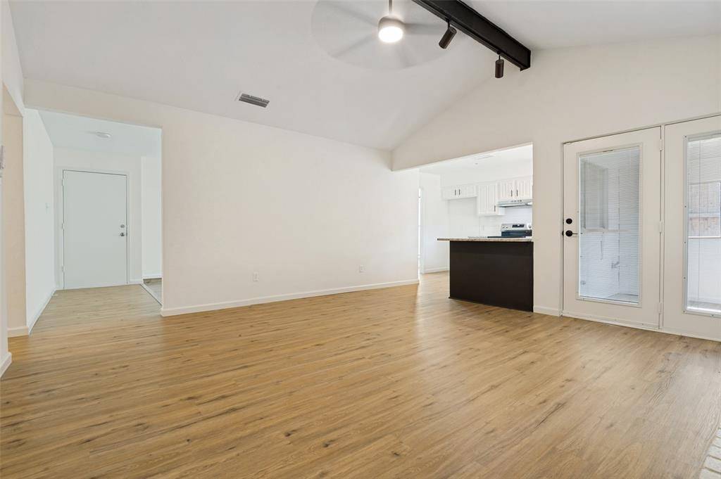 502 Brian Drive, Grand Prairie, TX 75052