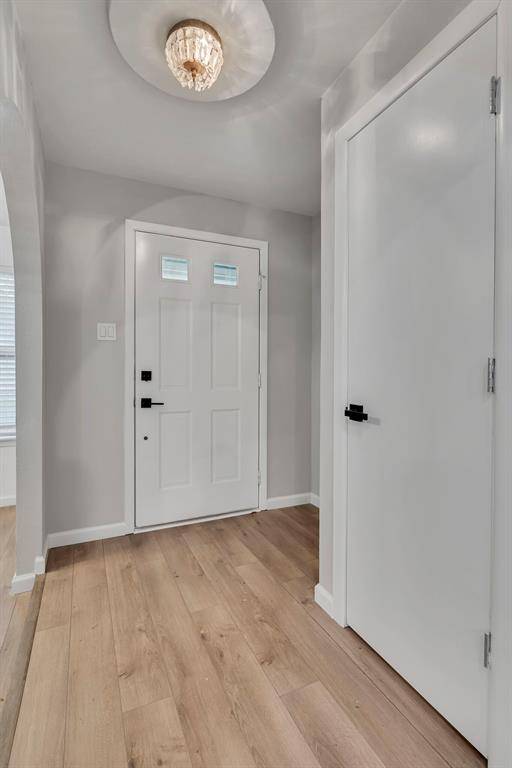 305 Northglen Drive, Hurst, TX 76054