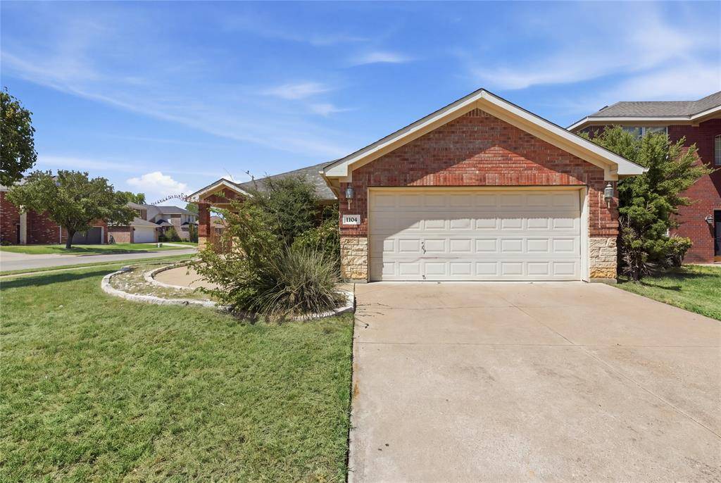 1104 Deedee Creek Drive, Euless, TX 76040