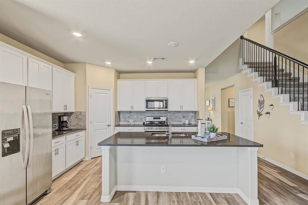 3020 Prairie Trail Avenue, Aubrey, TX 76227