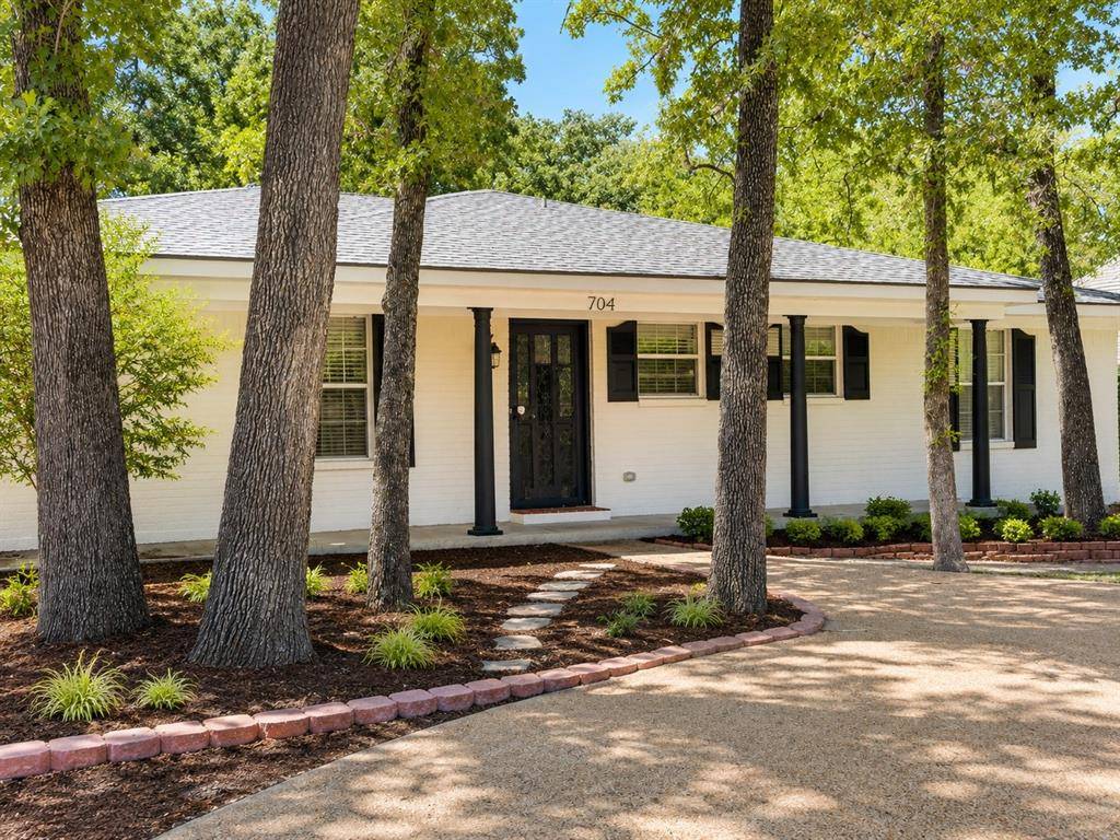 704 Dobbins Road, Corsicana, TX 75110