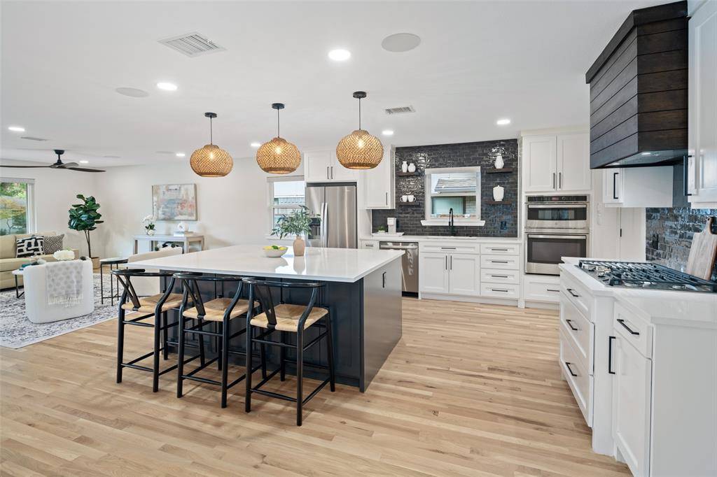 9819 Fitzroy Drive, Dallas, TX 75238