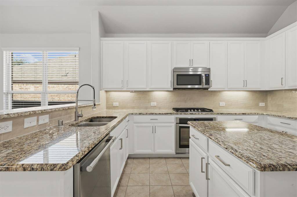 916 Llano Falls Drive, Mckinney, TX 75071