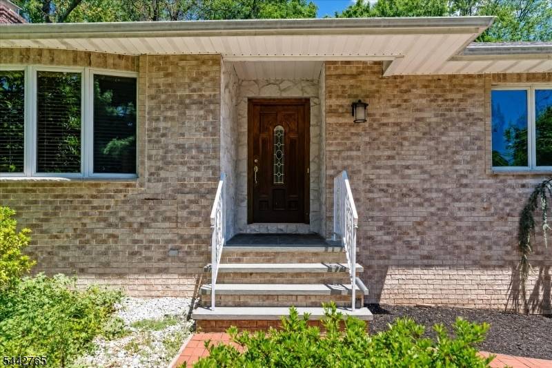 1542 Us Highway 22, Mountainside Boro, NJ 07092