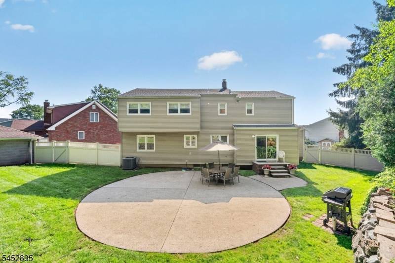 26 Coppola Ct, Clifton City, NJ 07013