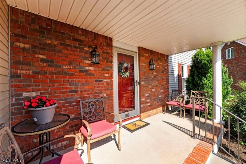 26 Coppola Ct, Clifton City, NJ 07013