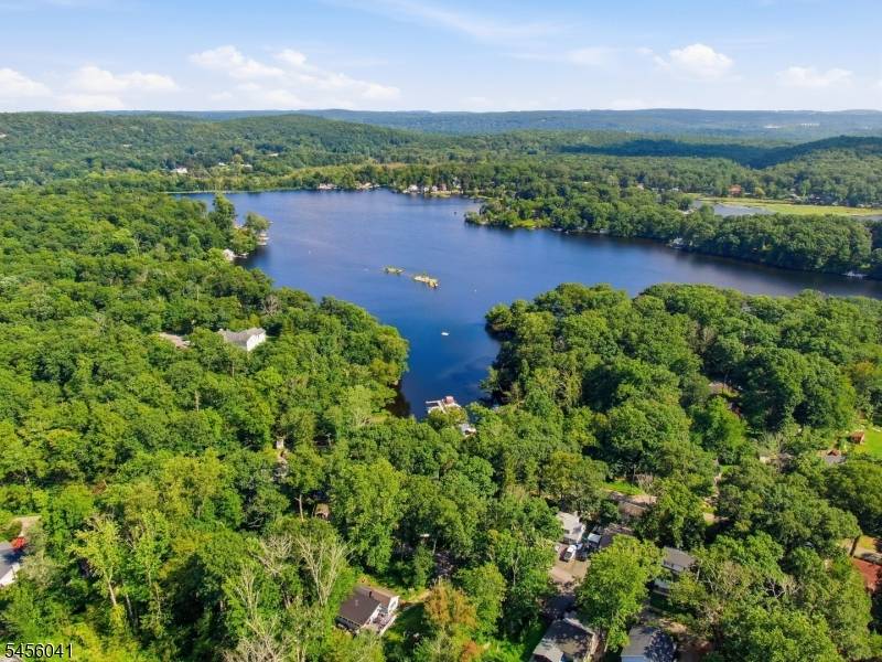 14 Cabin Spring Trl, Byram Twp., NJ 07821