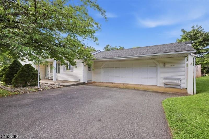 21 Cedar Grove Rd, Branchburg Twp., NJ 08876